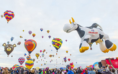 Image of the Creamland cow at the balloon fiesta