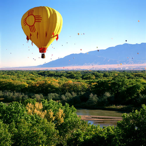 Image of a hot air balloon floating over the Bosque